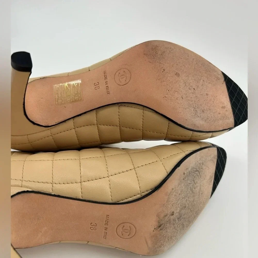 Chanel Beige Quilted Leather w Black Cap Toe Short Bootie  Heels Size 38 07A